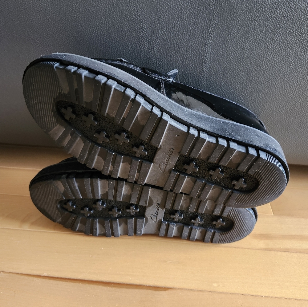 Clarks Black Platform Loafers with Fringe - Picture 5 of 9